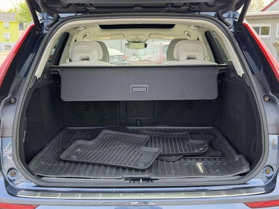 2023 Volvo XC60 B5 Plus Dark Theme