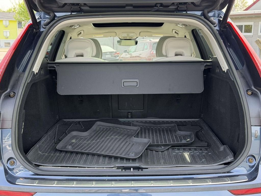 2023 Volvo XC60 B5 Plus Dark Theme