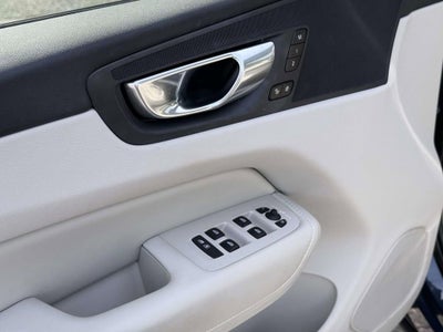 2023 Volvo XC60 B5 Plus Dark Theme