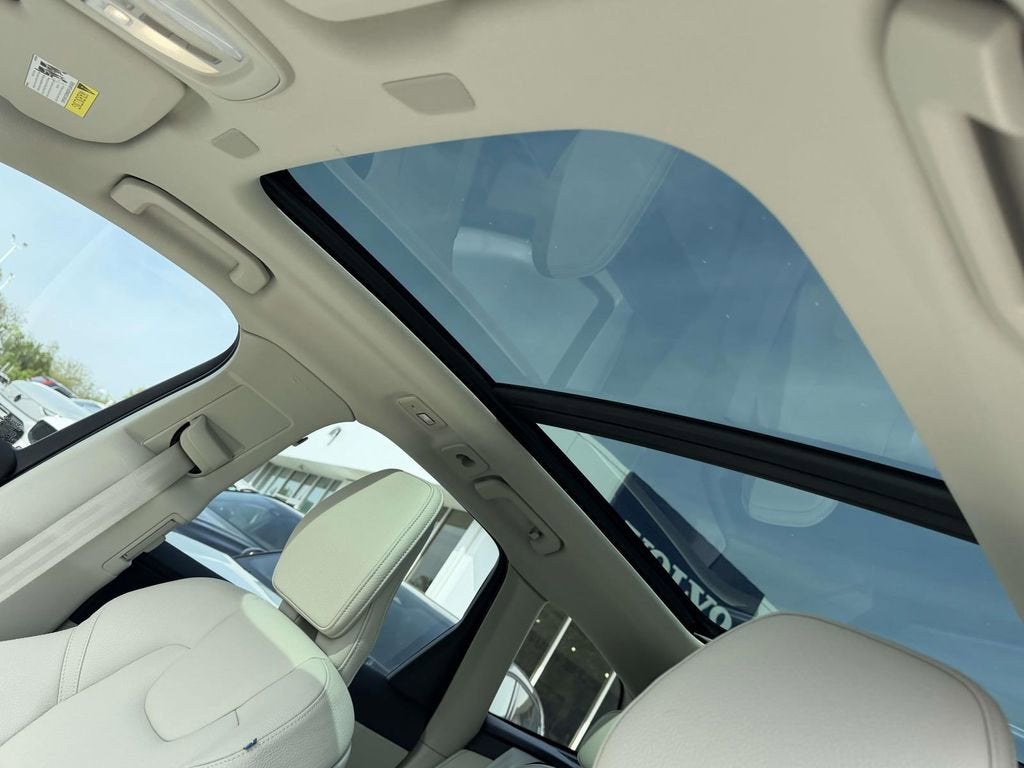 2023 Volvo XC60 B5 Plus Dark Theme