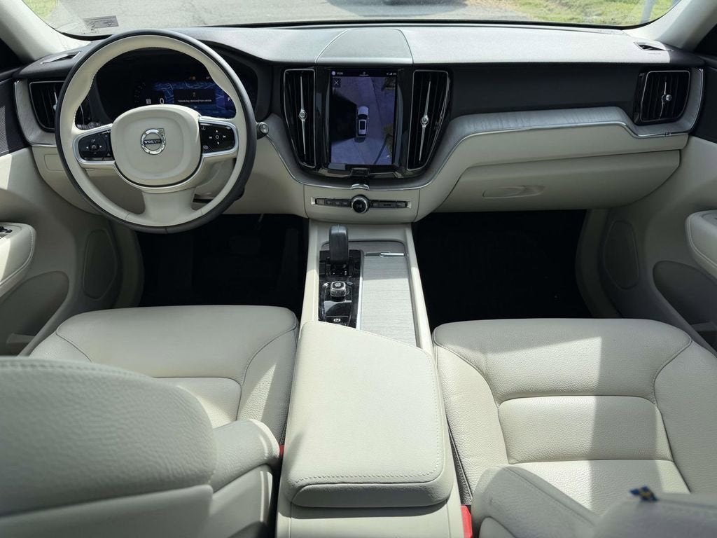2023 Volvo XC60 B5 Plus Dark Theme