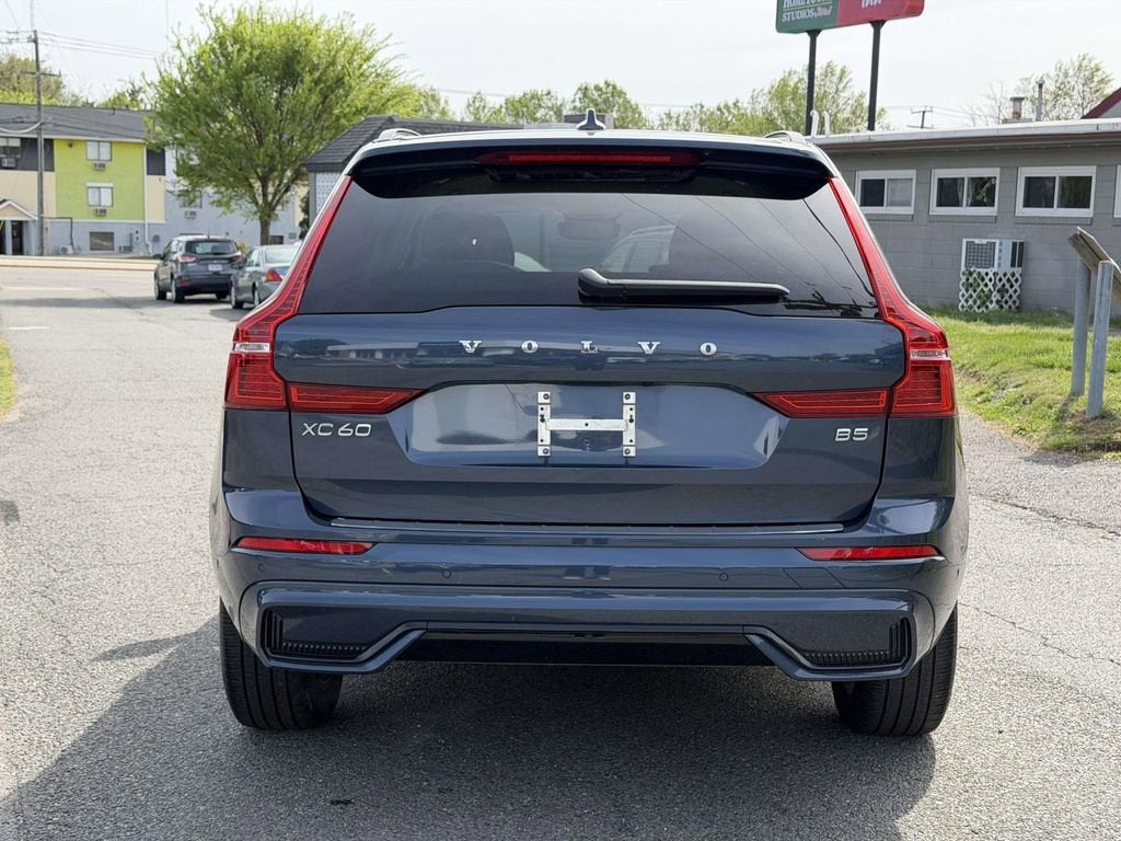 2023 Volvo XC60 B5 Plus Dark Theme