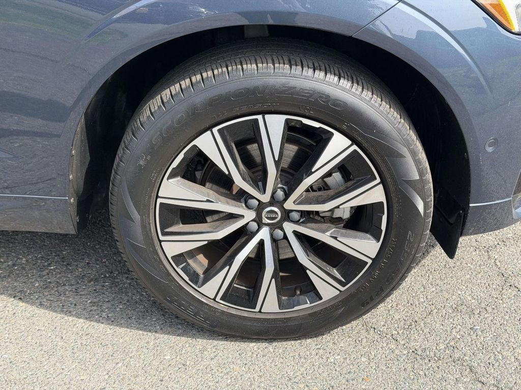 2023 Volvo XC60 B5 Plus Dark Theme