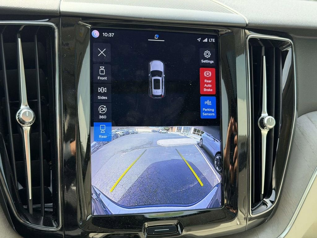 2023 Volvo XC60 B5 Plus Dark Theme