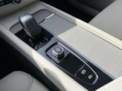 2023 Volvo XC60 B5 Plus Dark Theme