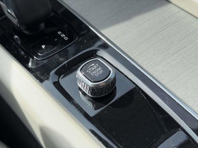 2023 Volvo XC60 B5 Plus Dark Theme