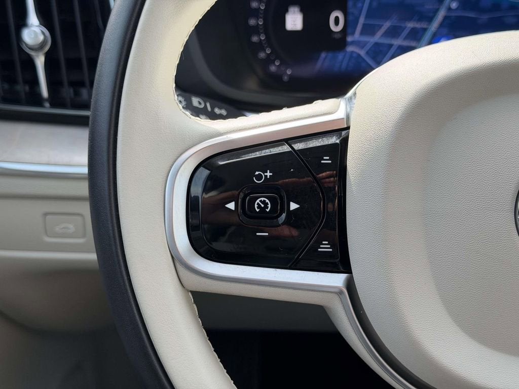 2023 Volvo XC60 B5 Plus Dark Theme