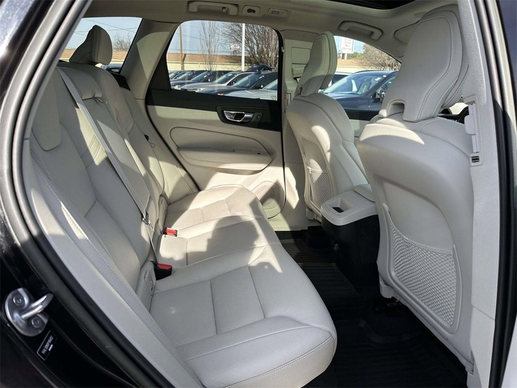 2023 Volvo XC60 B5 Plus Bright Theme