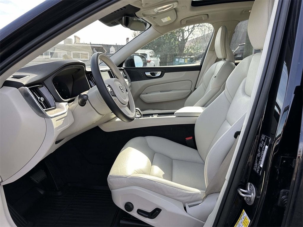 2023 Volvo XC60 B5 Plus Bright Theme
