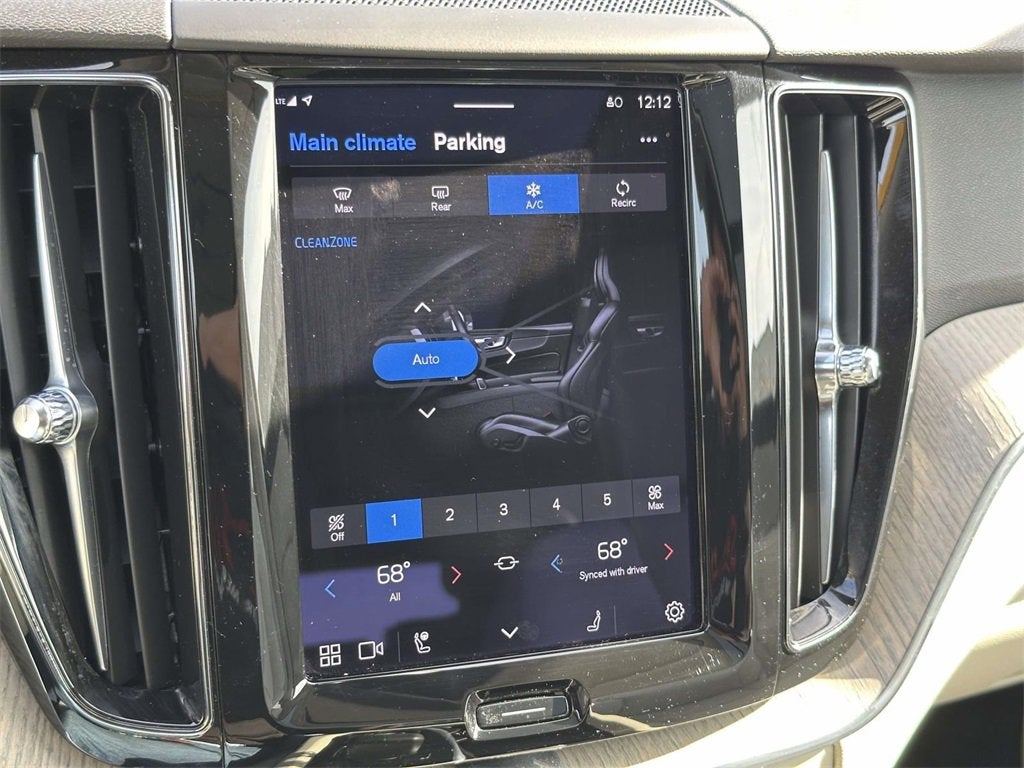 2023 Volvo XC60 B5 Plus Bright Theme