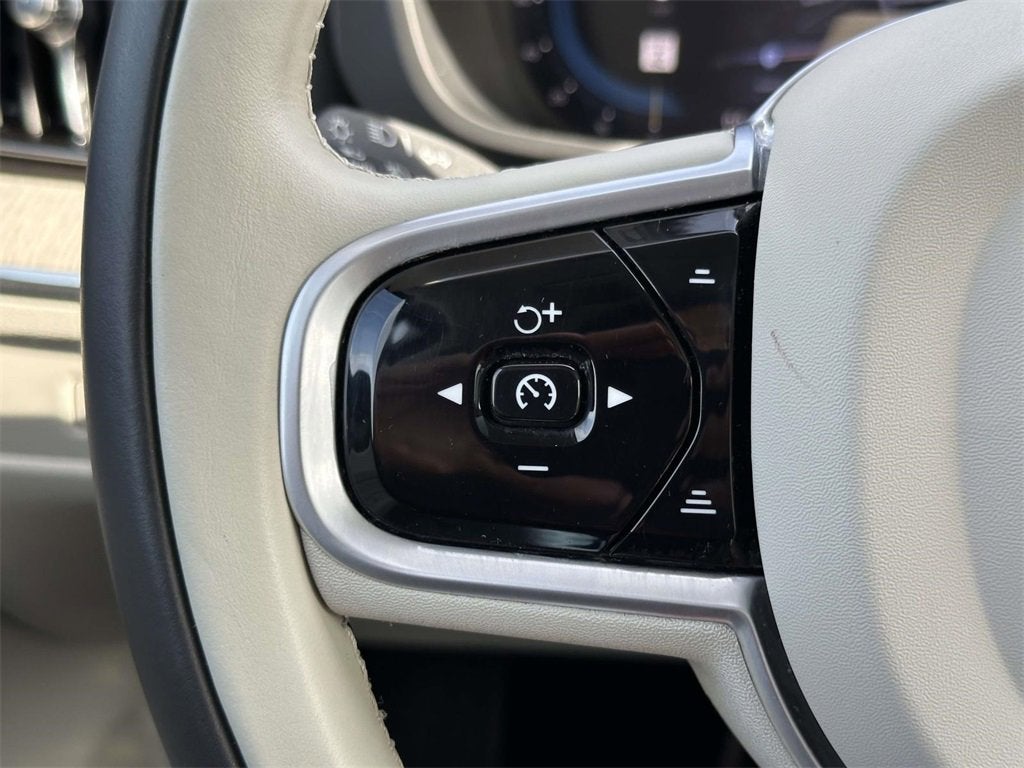 2023 Volvo XC60 B5 Plus Bright Theme