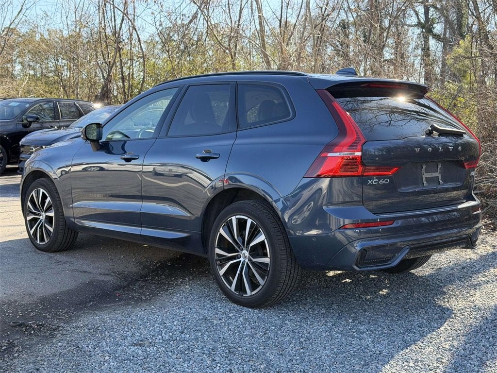 2023 Volvo XC60 B5 Plus Dark Theme