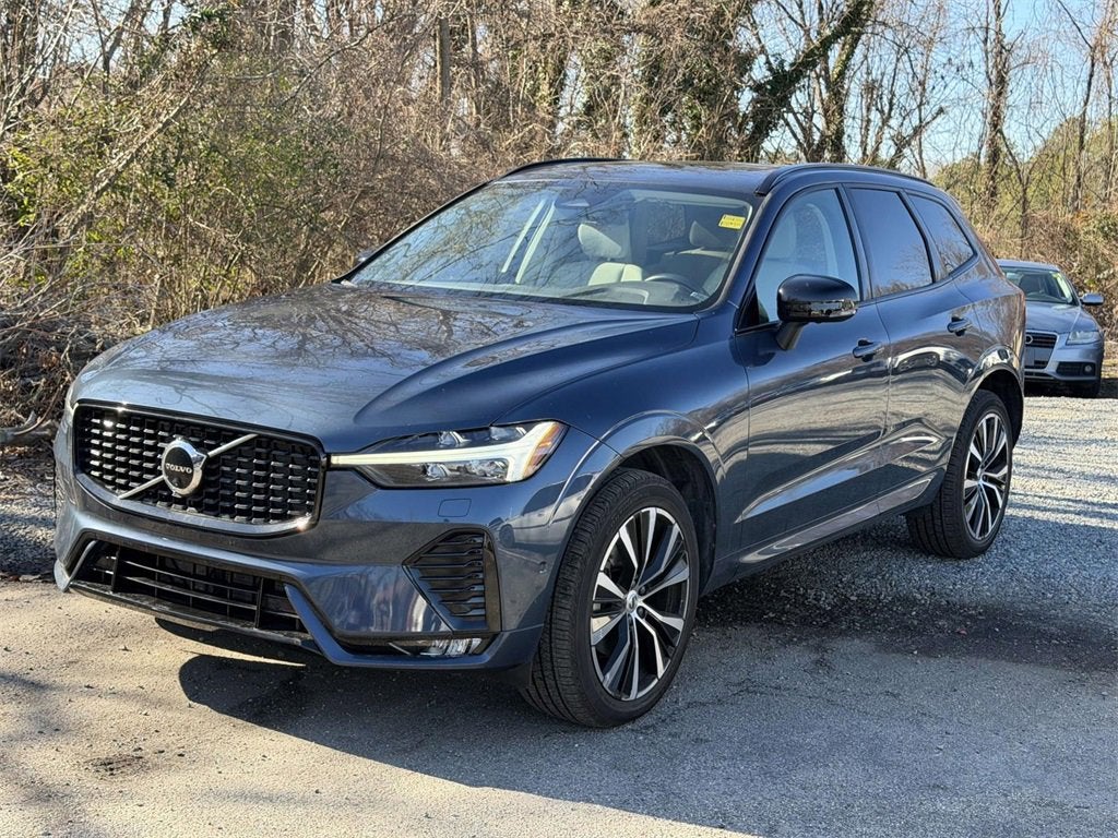 2023 Volvo XC60 B5 Plus Dark Theme