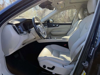 2023 Volvo XC60 B5 Plus Dark Theme