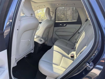 2023 Volvo XC60 B5 Plus Dark Theme