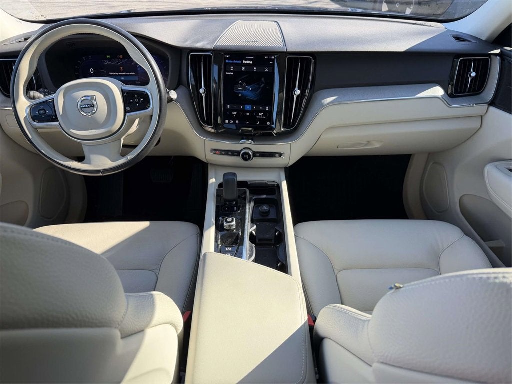 2023 Volvo XC60 B5 Plus Dark Theme