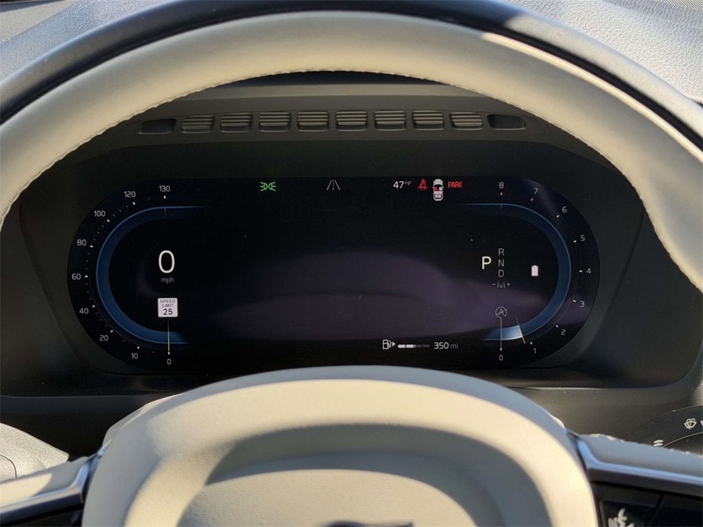 2024 Volvo XC90 B5 Plus