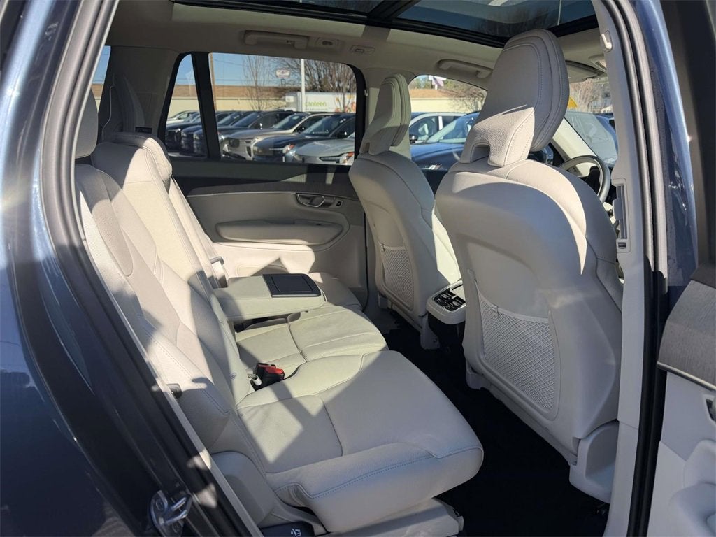 2024 Volvo XC90 B5 Plus