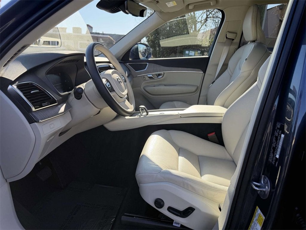 2024 Volvo XC90 B5 Plus