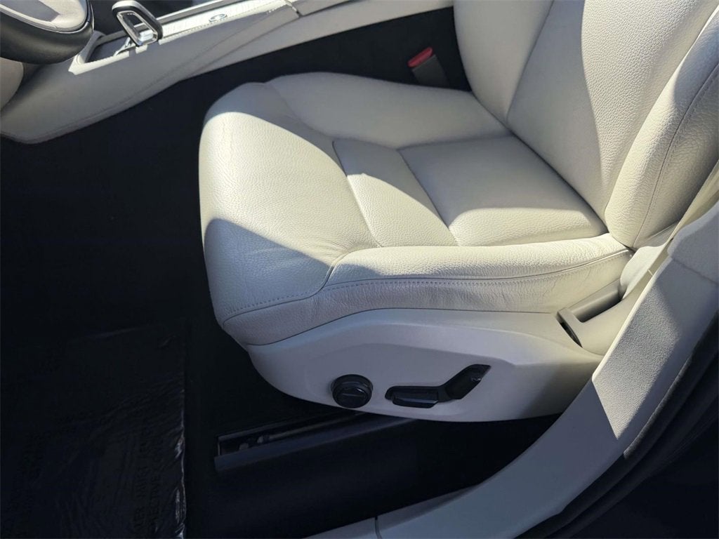 2024 Volvo XC90 B5 Plus