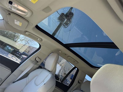 2024 Volvo XC90 B5 Plus