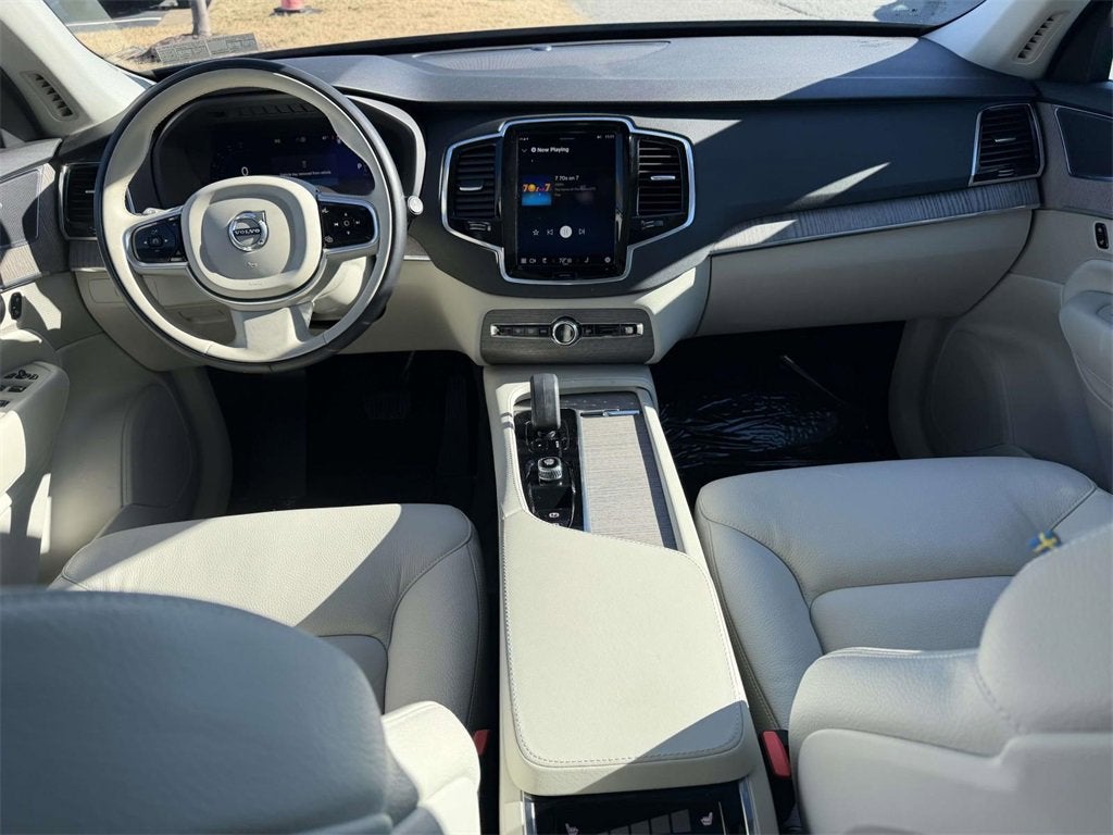 2024 Volvo XC90 B5 Plus