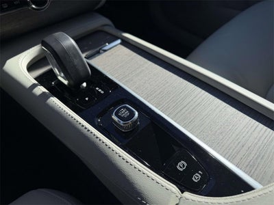 2024 Volvo XC90 B5 Plus