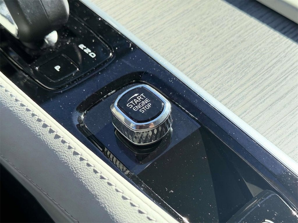 2024 Volvo XC90 B5 Plus