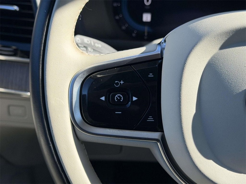 2024 Volvo XC90 B5 Plus