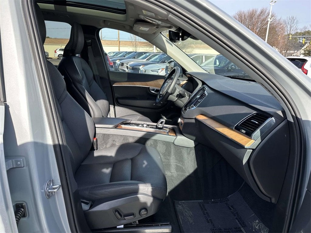 2024 Volvo XC90 B5 Plus