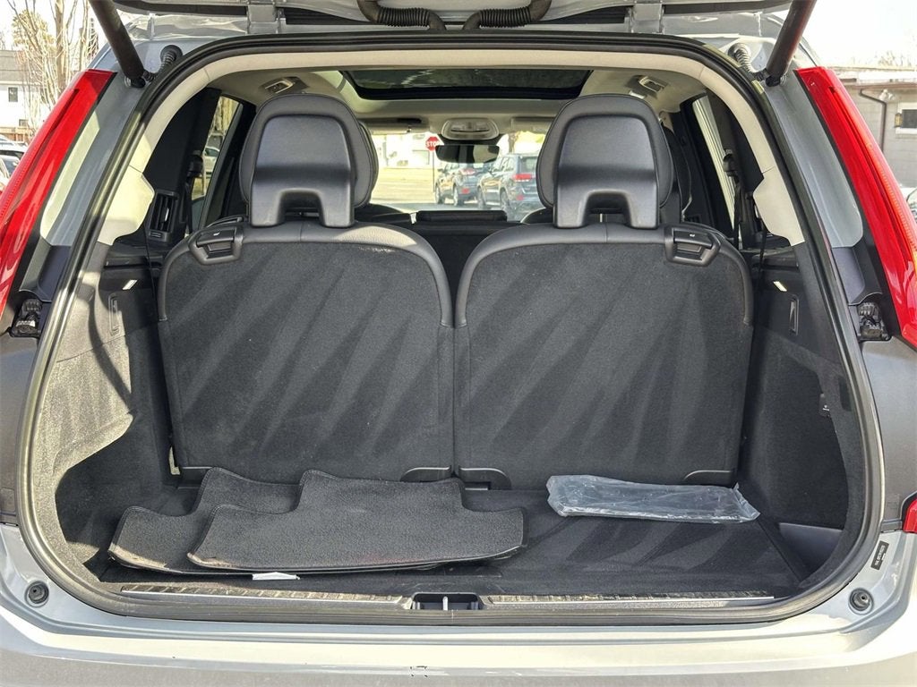 2024 Volvo XC90 B5 Plus