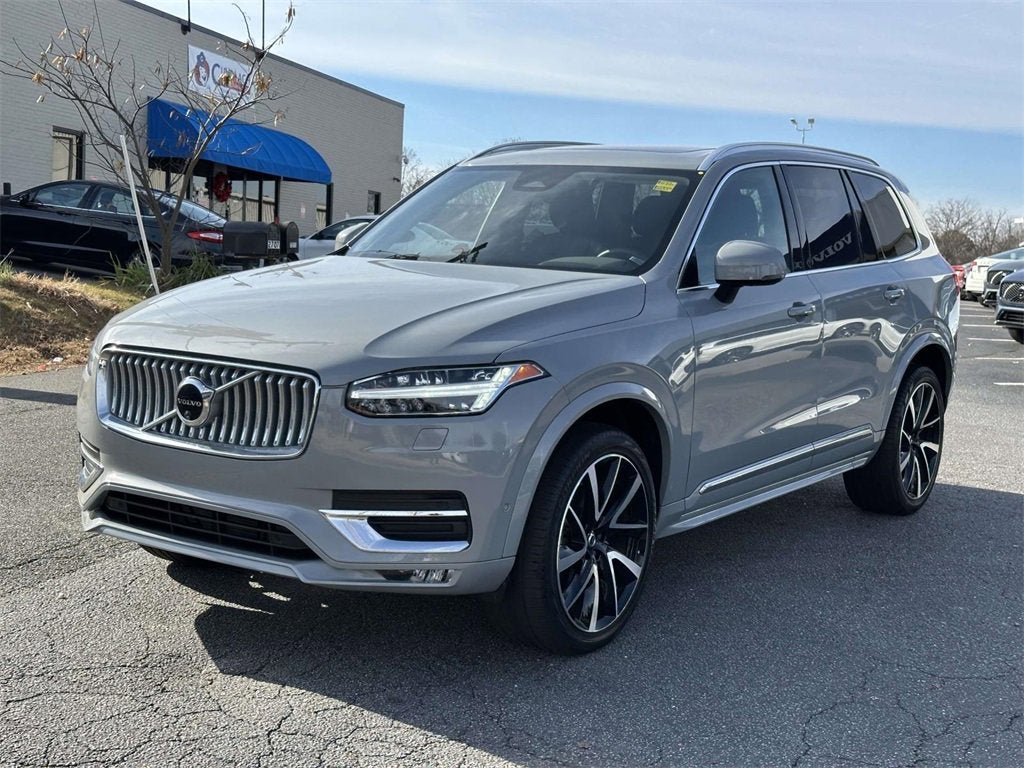 2024 Volvo XC90 B5 Plus