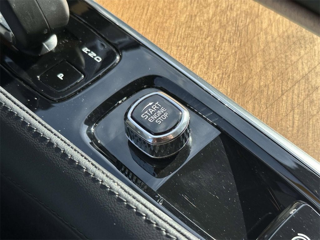 2024 Volvo XC90 B5 Plus