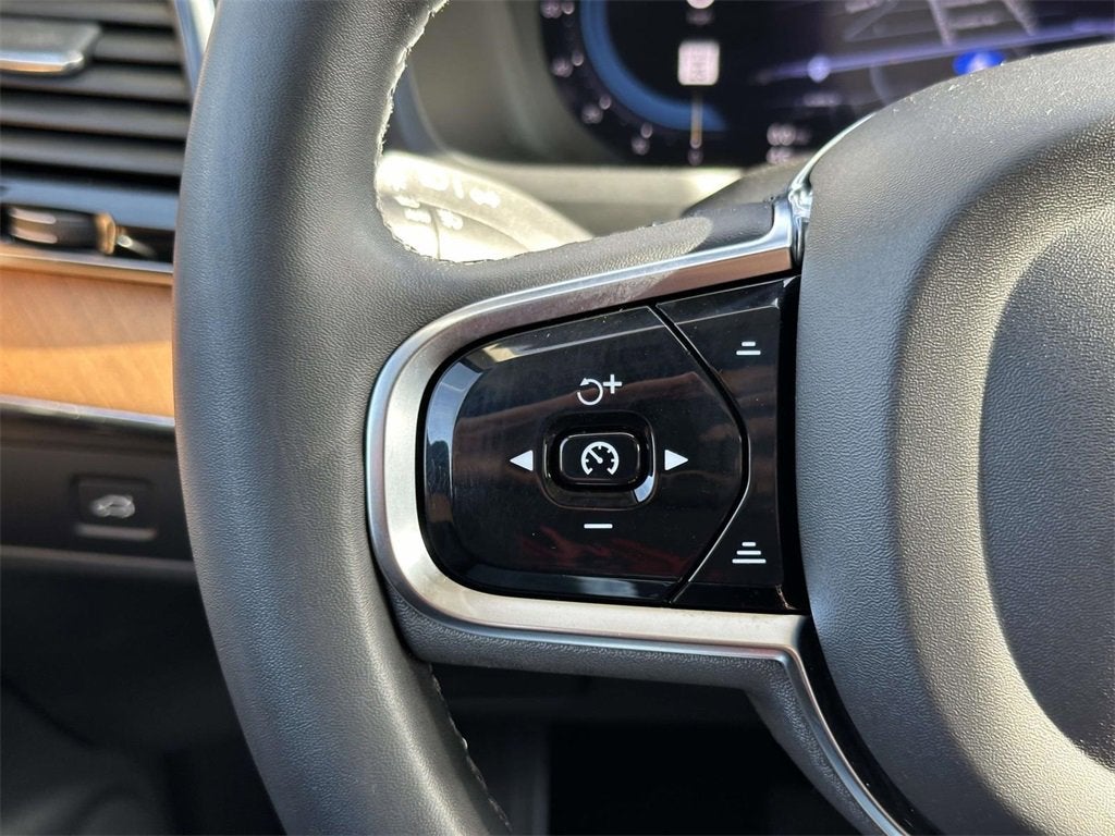 2024 Volvo XC90 B5 Plus