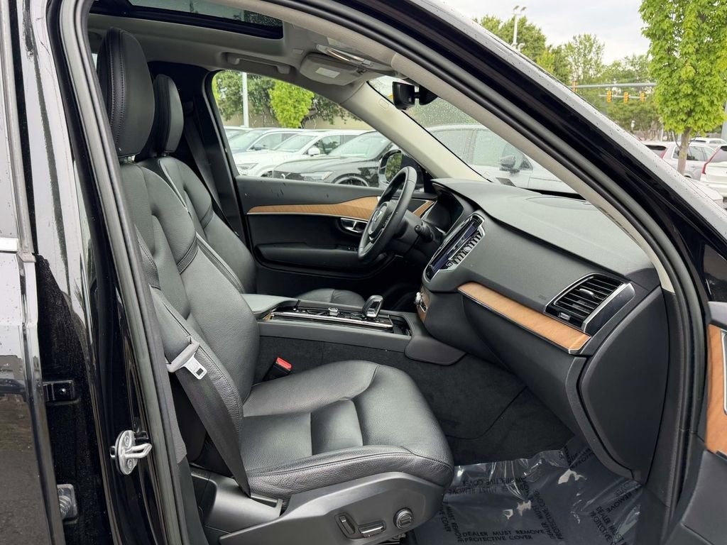 2023 Volvo XC90 B5 Plus