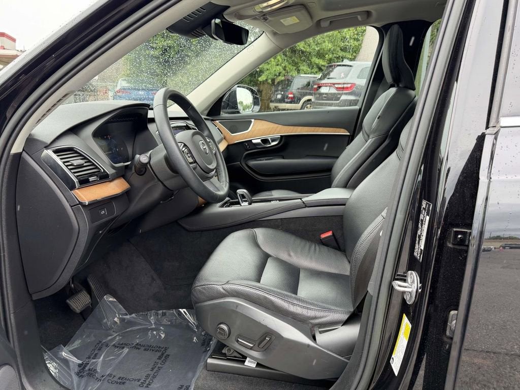 2023 Volvo XC90 B5 Plus