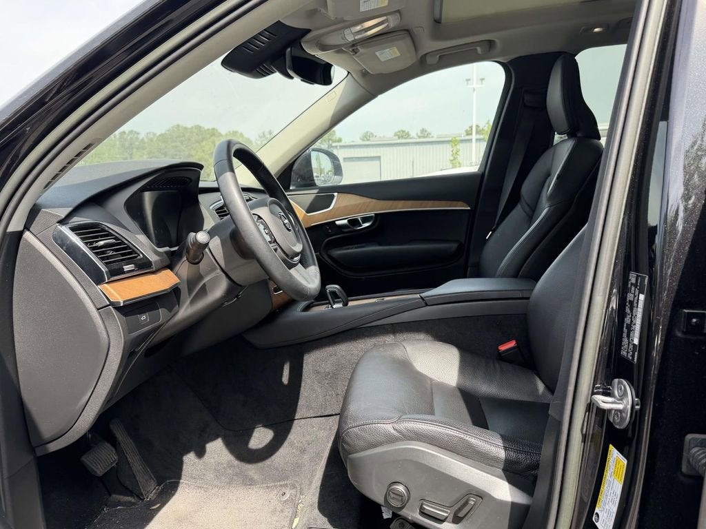 2023 Volvo XC90 B5 Plus