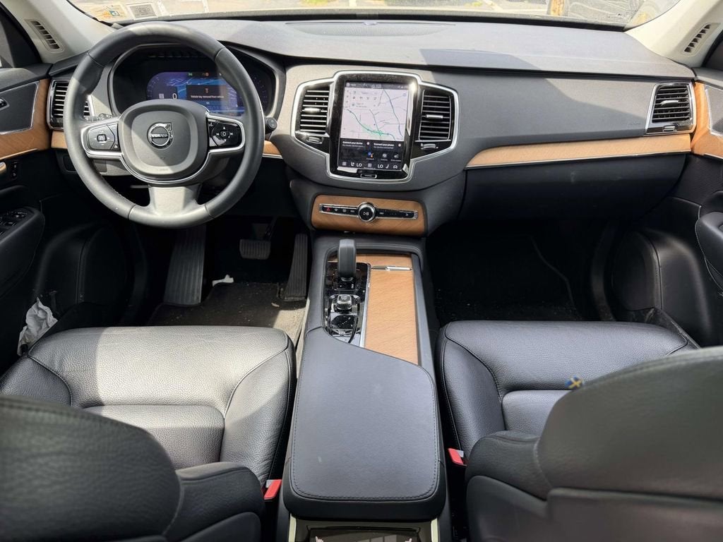 2023 Volvo XC90 B5 Plus