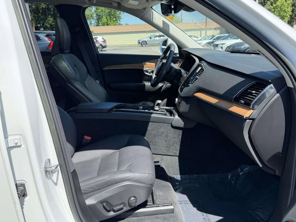 2023 Volvo XC90 B5 Plus