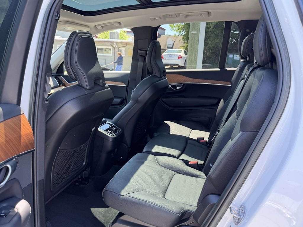 2023 Volvo XC90 B5 Plus