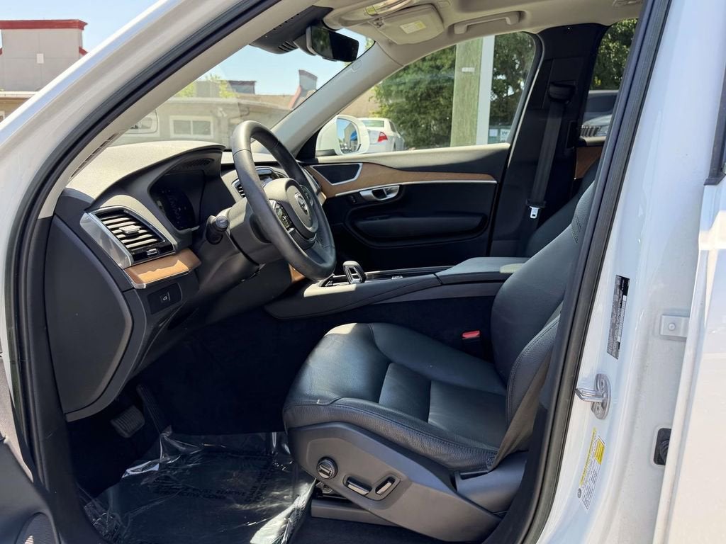 2023 Volvo XC90 B5 Plus