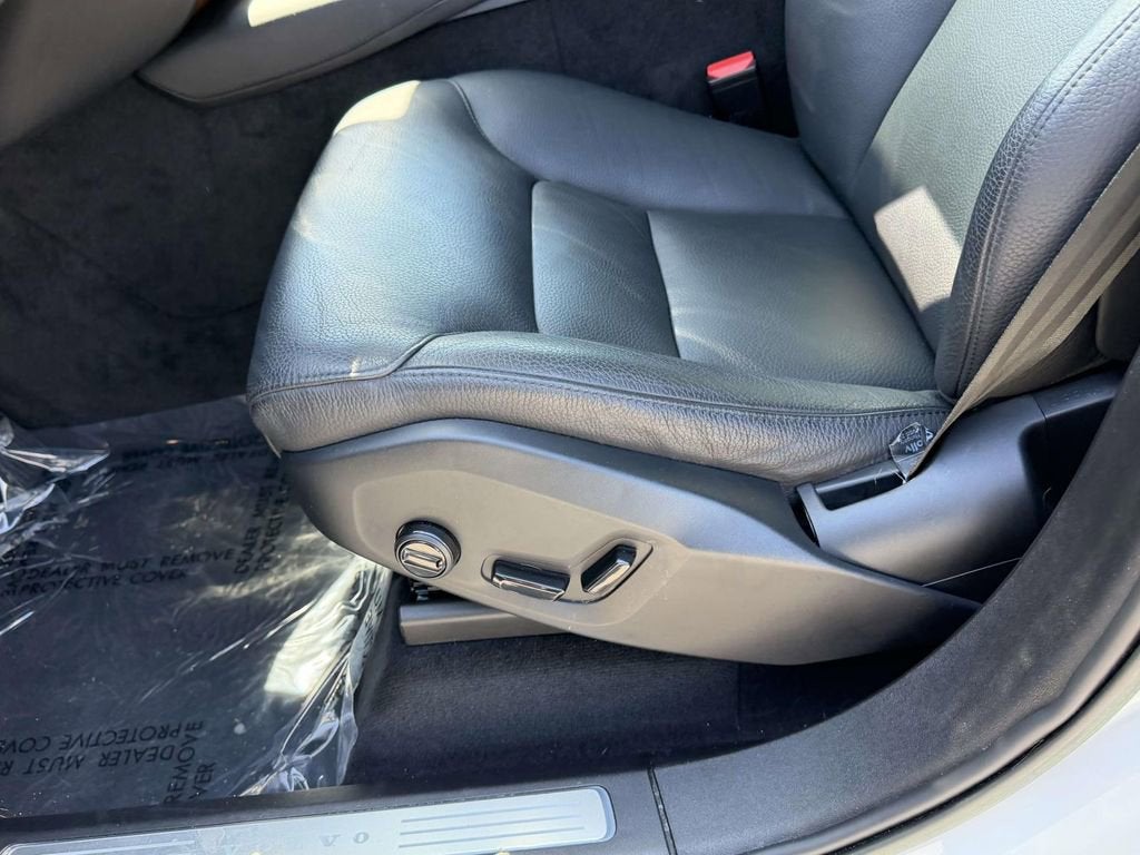 2023 Volvo XC90 B5 Plus