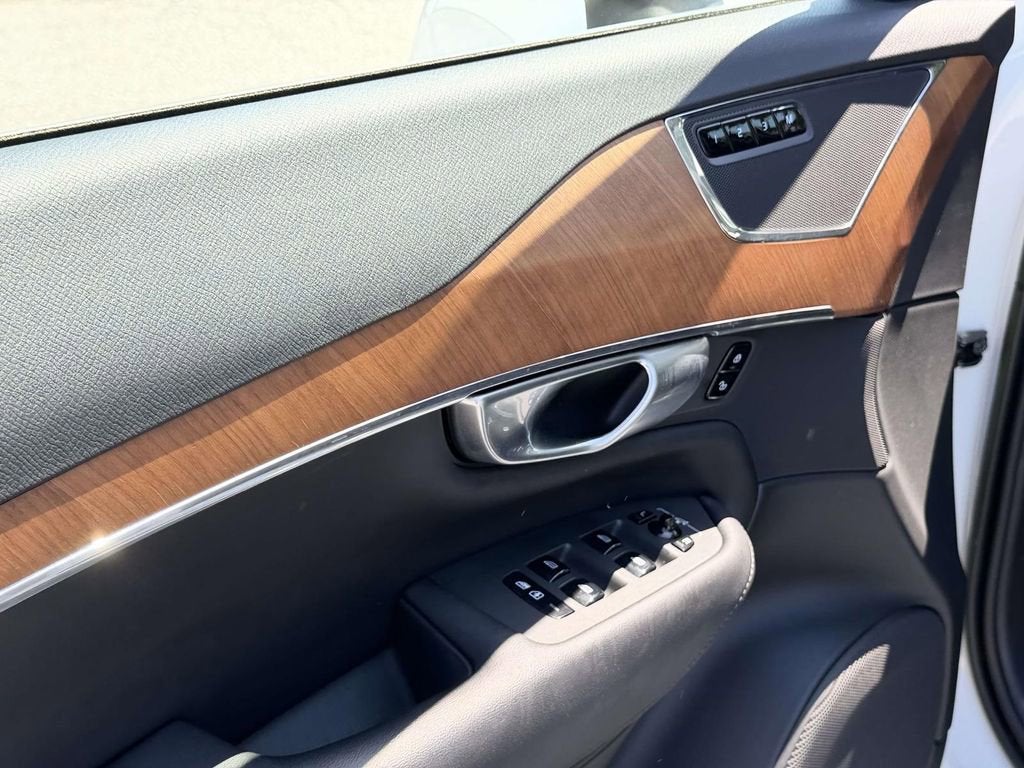 2023 Volvo XC90 B5 Plus