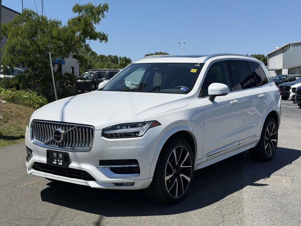2023 Volvo XC90 B5 Plus