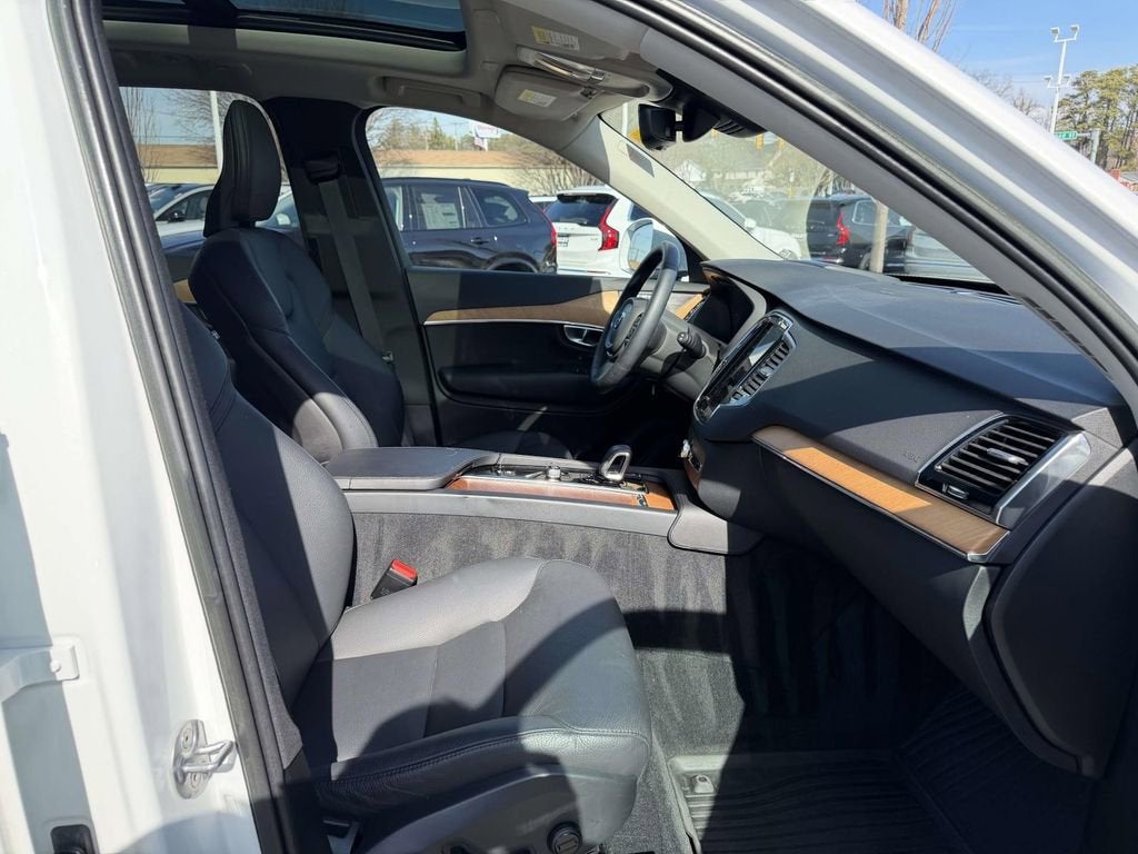 2023 Volvo XC90 B5 Plus