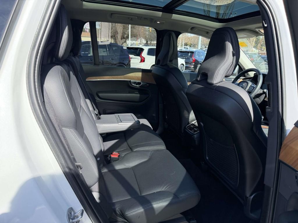 2023 Volvo XC90 B5 Plus