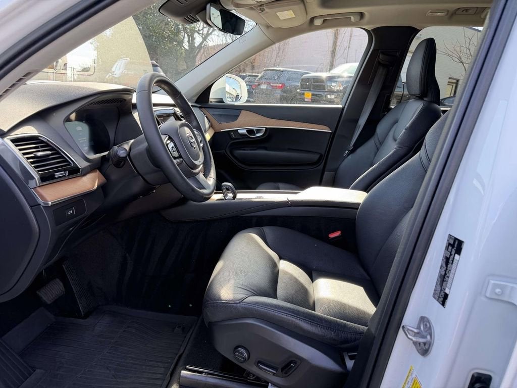 2023 Volvo XC90 B5 Plus