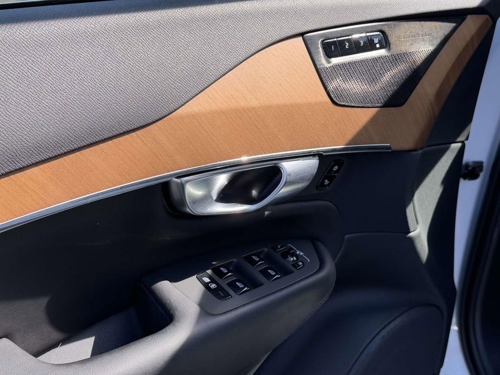 2023 Volvo XC90 B5 Plus