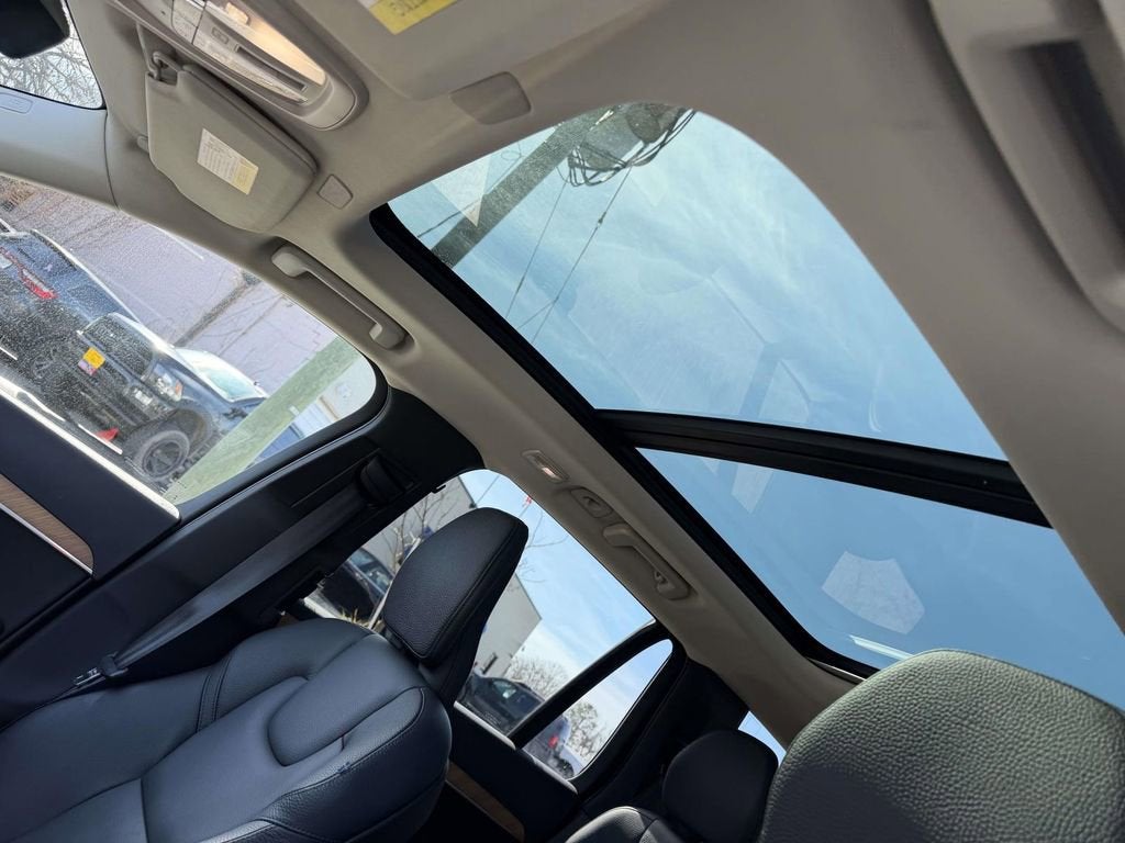 2023 Volvo XC90 B5 Plus