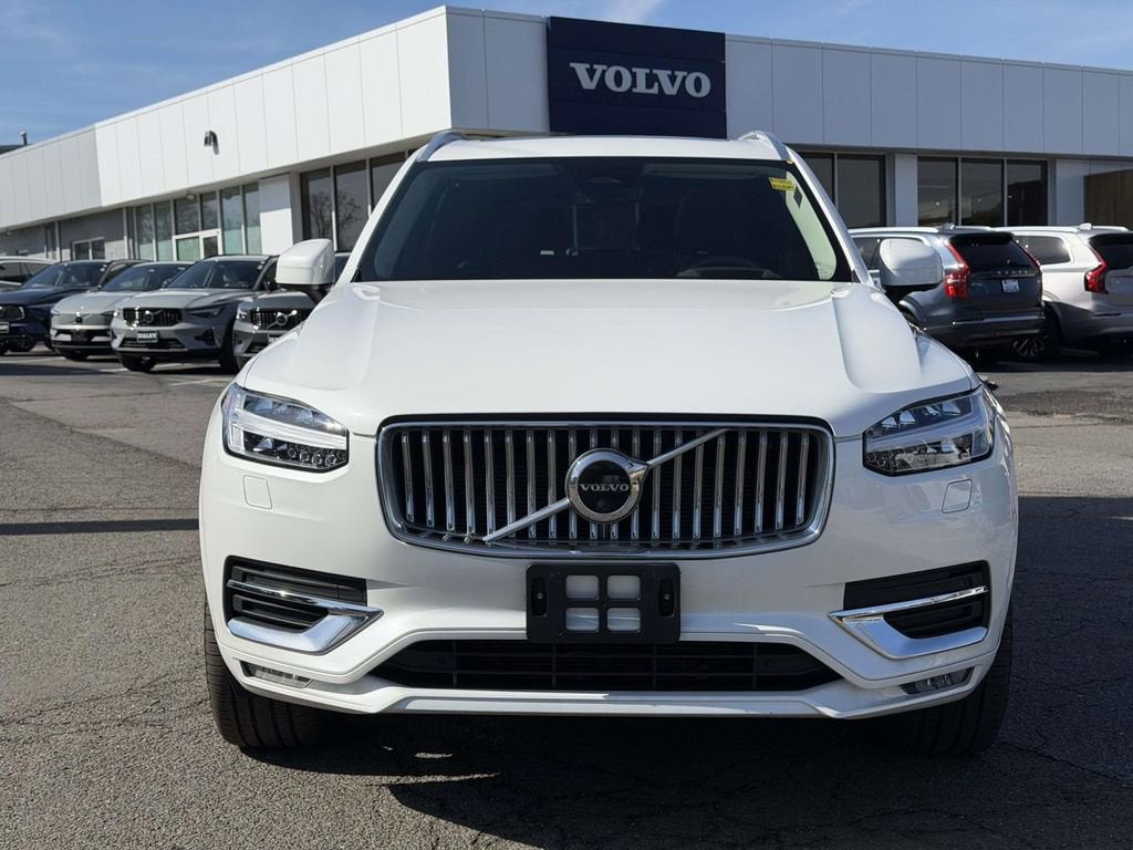 2023 Volvo XC90 B5 Plus